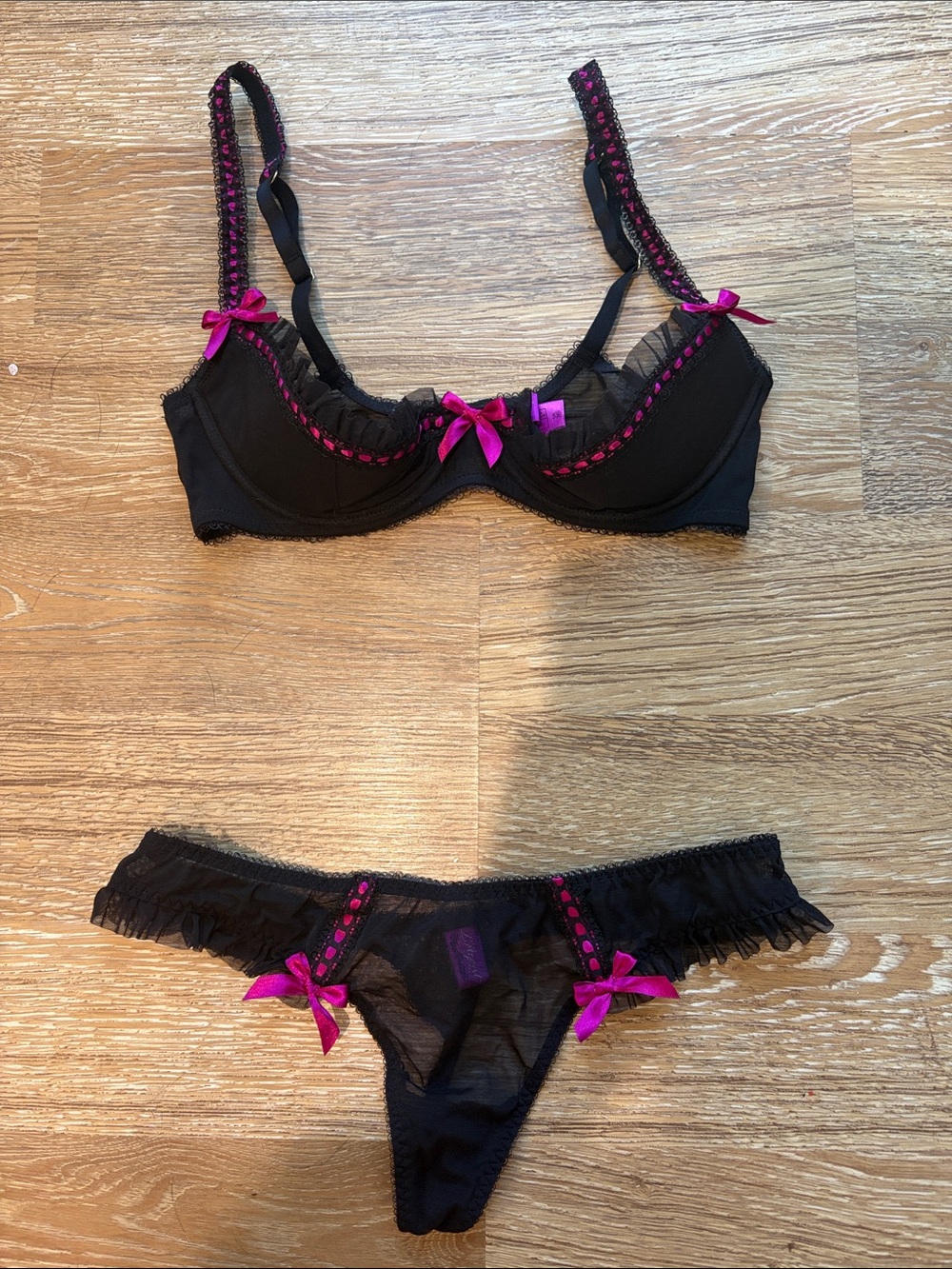 Agent Provocateur Black Bra and Thong Set with Fuchsia Bows and lace detail 34c - Picture 9 of 9